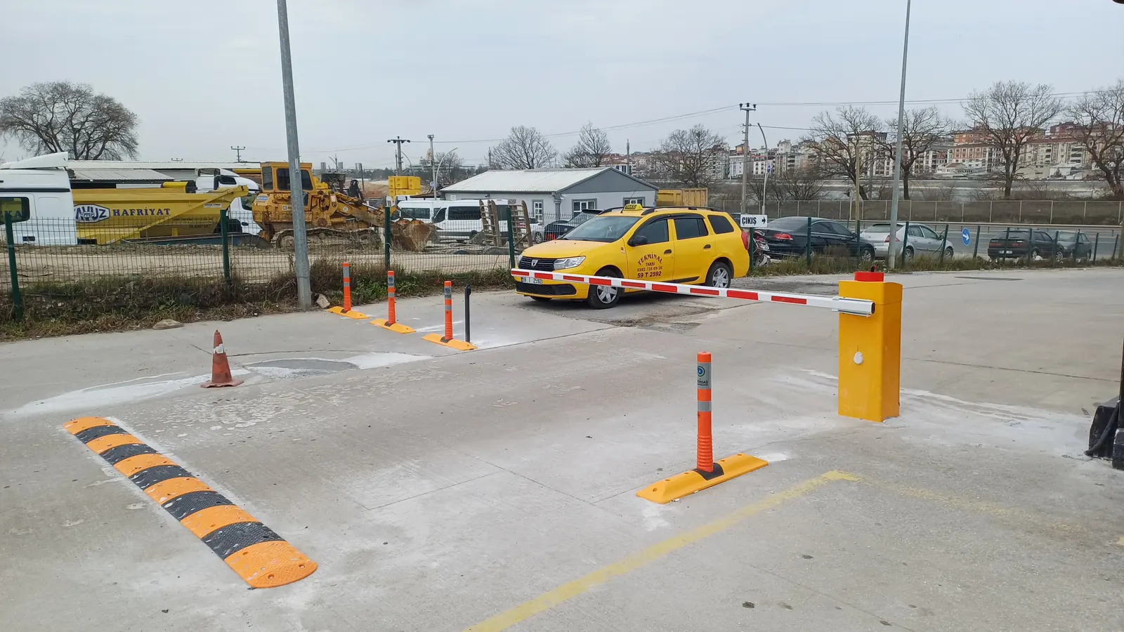 Otogar girişi bariyer ve araç geçişi