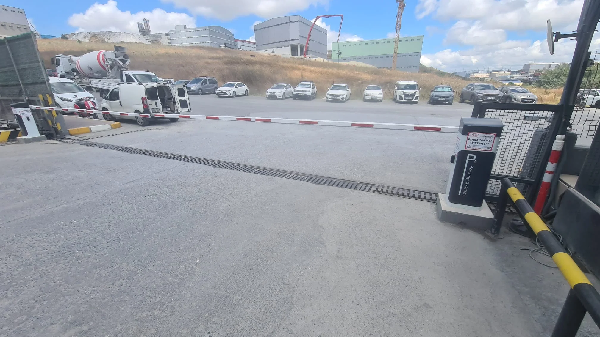 Otopark girişi kollu bariyer geniş açı