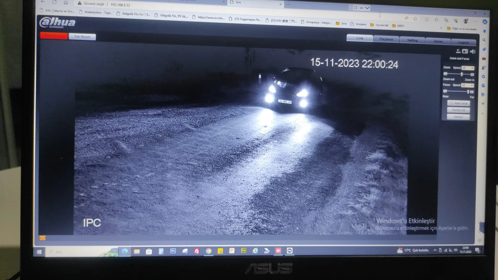 Tarla yolu kenarında kablosuz plaka tanıma kamerası araç kaydı