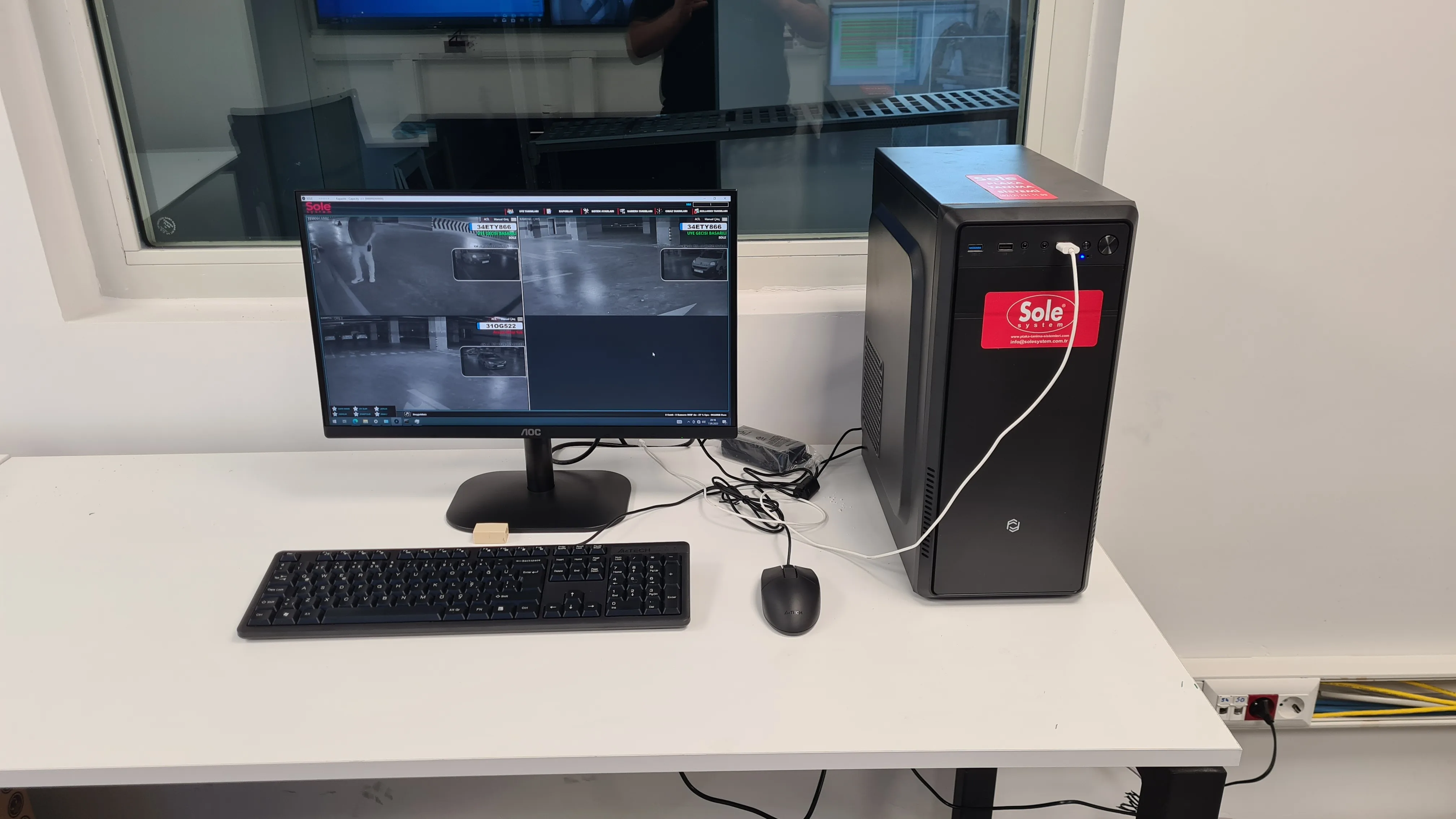 Sole PTS yazılımının çalıştığı operatör bilgisayarı ve monitör
