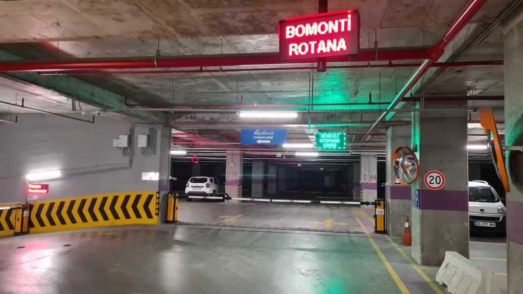 Bomonti Rotana Residence otopark girişi