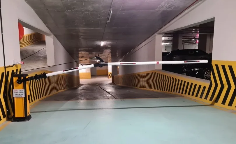 Kapalı otopark bariyer geçişi