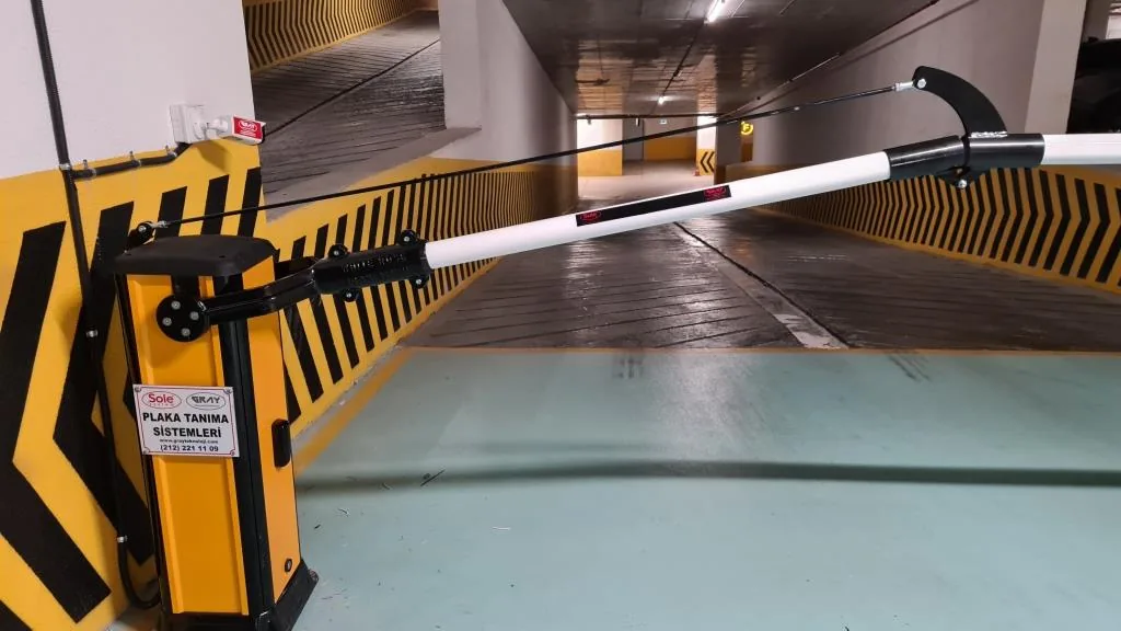 Kapalı otopark bariyer geçişi yakın çekim
